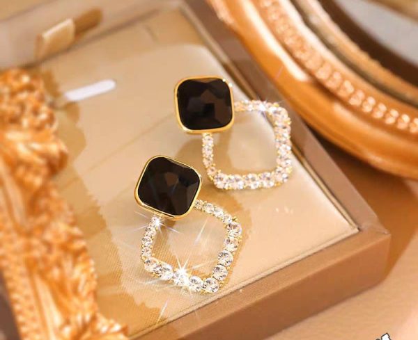 Black Shiny Earings