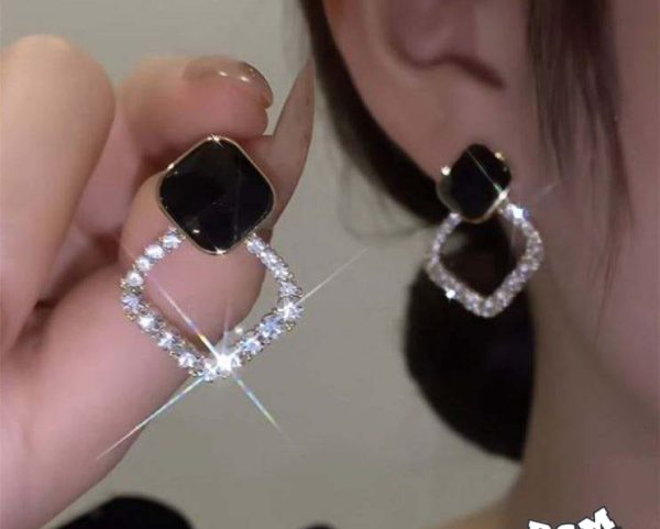 Black Shiny Earings